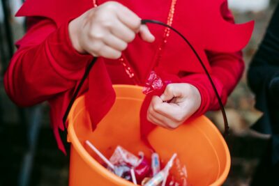 Halloween conquista la Lombardia: boom di vendite tra dolci, costumi e zucche