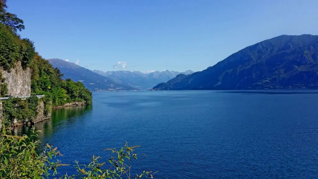 Si tuffa nel lago di Como e non riemerge, morto 15enne a Mandello del ...