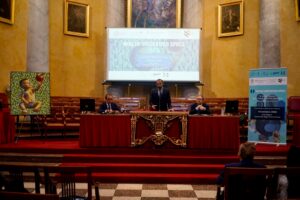 La presentazione si è tenuta nell'Aula Magna dell'Università degli Studi di Pavia alla presenza di numerosi studenti